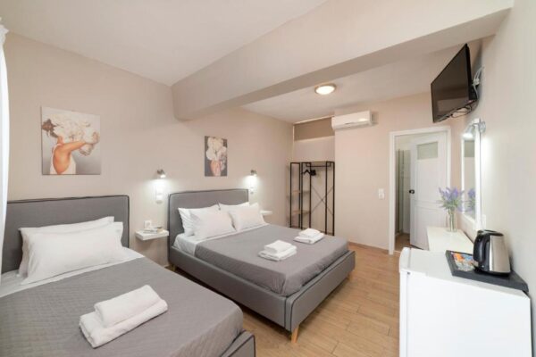 Triple room with terrace (10)