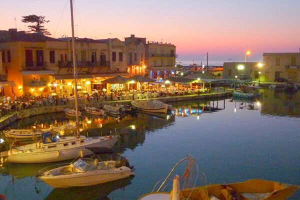 family room with balcony (2)